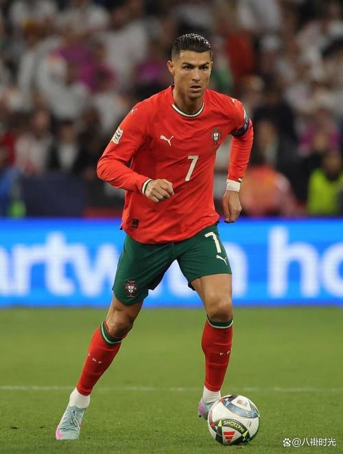 葡足协成立112周年！C罗晒队史三冠：身披战袍为国出征，倍感自豪