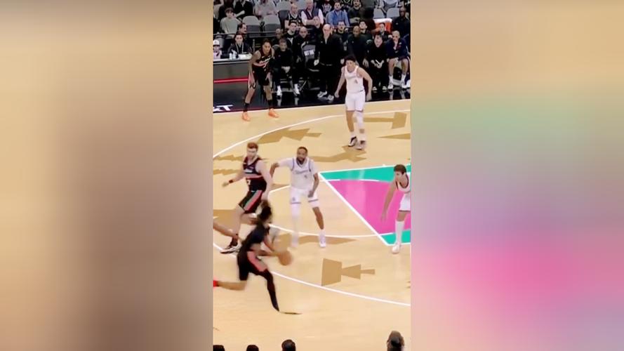 文班：和卡斯尔的空接默契非偶然&我们很合拍 我要确保每次都接到