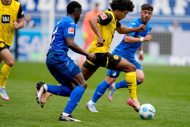 半场-英格兰暂0-1日本 三笘薰破门中村敬斗助攻安德森兜射中框