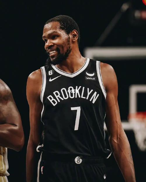 火力全开！杜兰特首节7中5轰下13分2板2助1帽 开场连拿10分