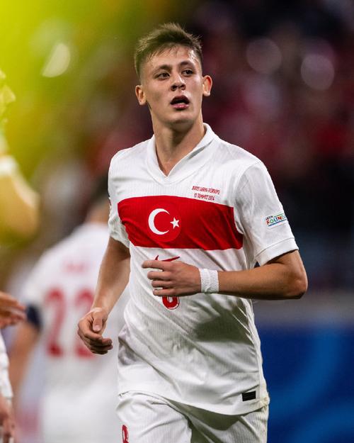 居莱尔更新社媒，身穿土耳其进世界杯纪念衫庆祝胜利