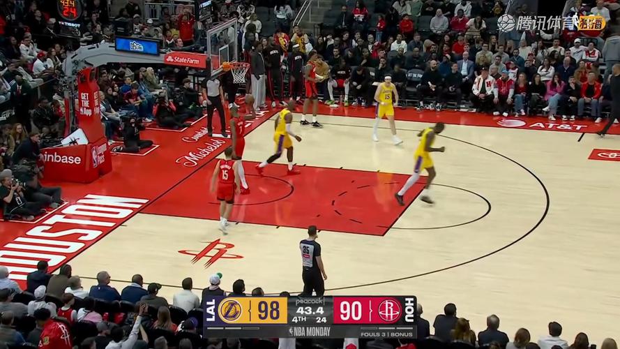 挺有活力！艾顿半场8中5贡献11分6板 其中5前场板