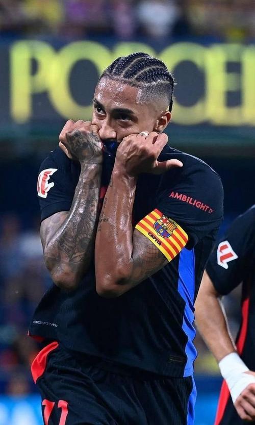 世体：托尼·费尔南德斯加入一线队合练，可能顶替受伤的拉菲尼亚