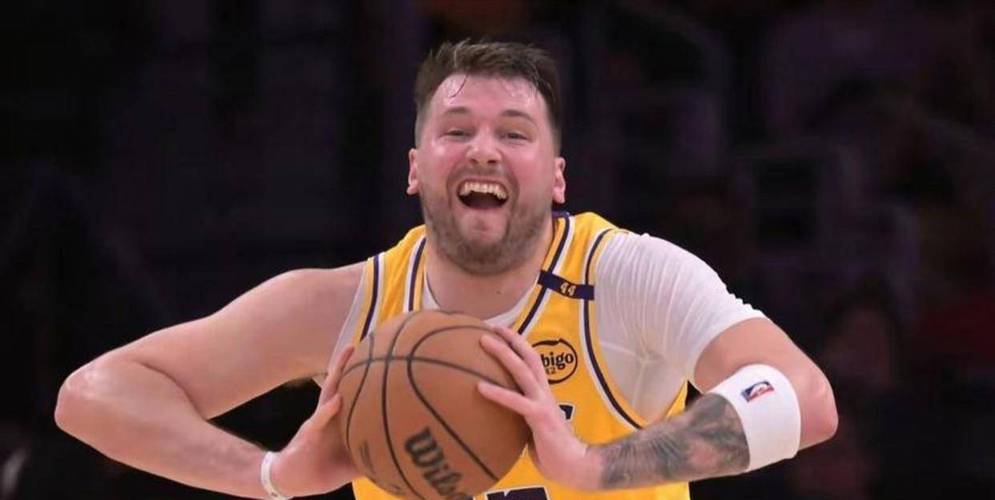 赛季三分王之争真有悬念了！东契奇赛季三分总数仅差克尼佩尔4记