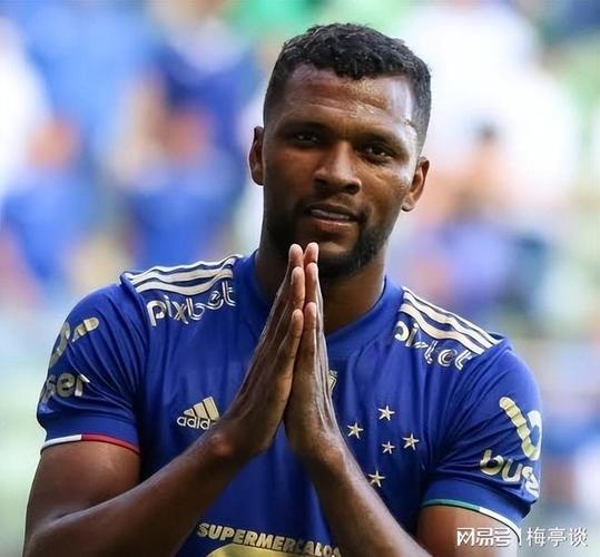 巴媒介绍伊戈尔·蒂亚戈童年：13岁丧父，母亲做环卫工人