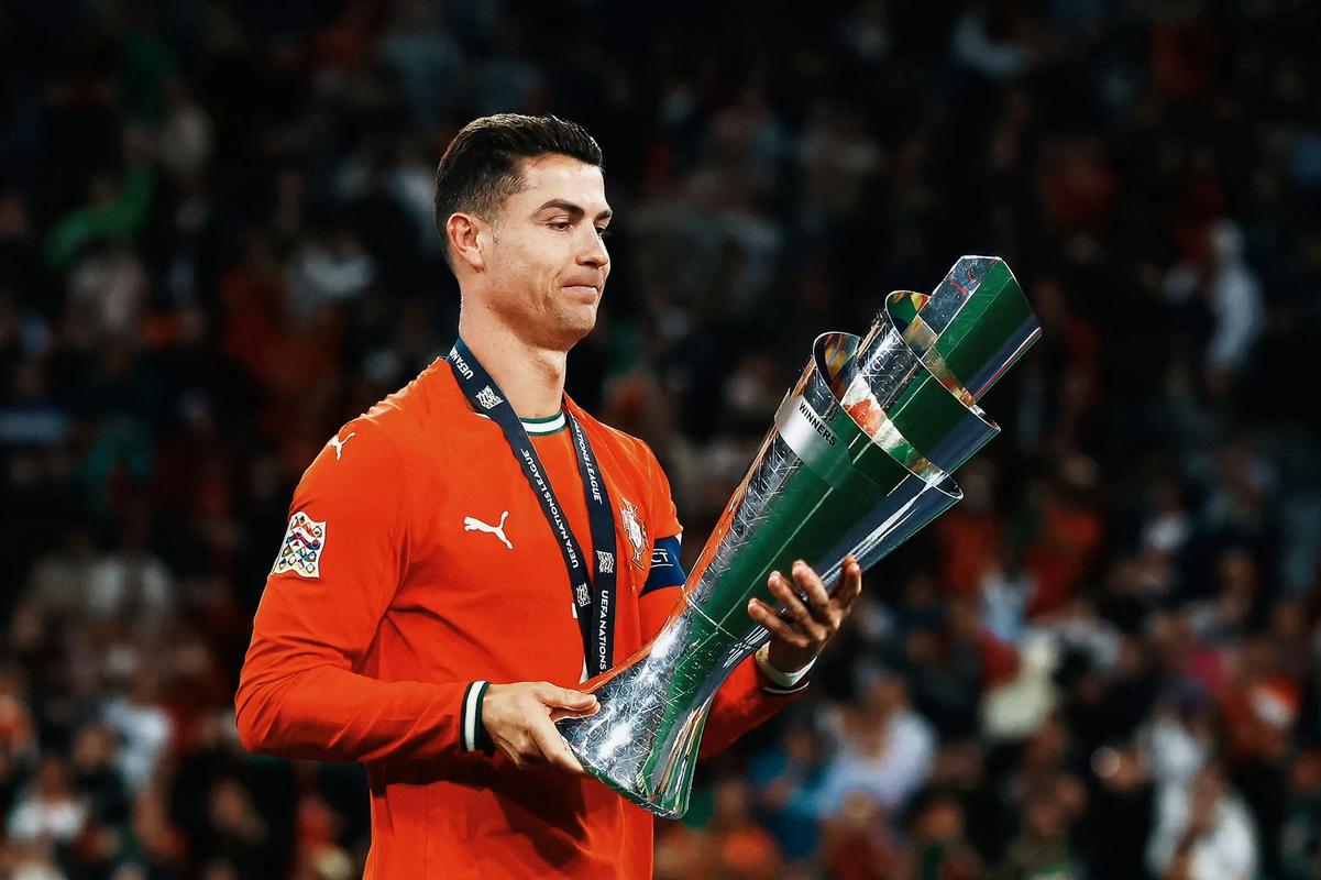 捷克主帅赛后落泪：晋级世界杯是我人生最伟大的成就