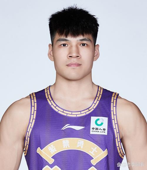 媒体人：陈国豪因为“回避条款”今晚无法出战对阵北控的比赛