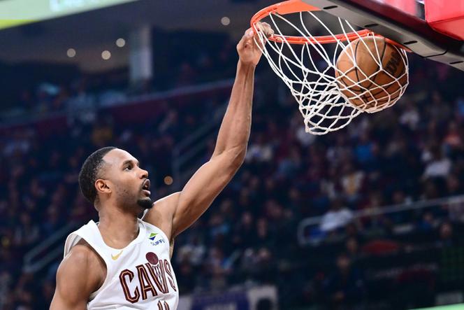 阿特金森：面对换防我们通常能让莫布里惩罚 但詹姆斯单防防住了