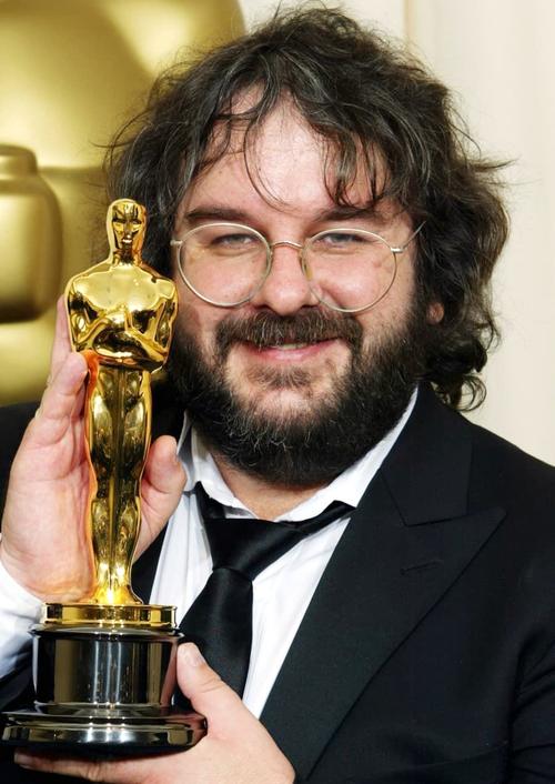 挺标准的！奥斯卡接受直播吧颁奖，用中文说：直播吧，快人一步