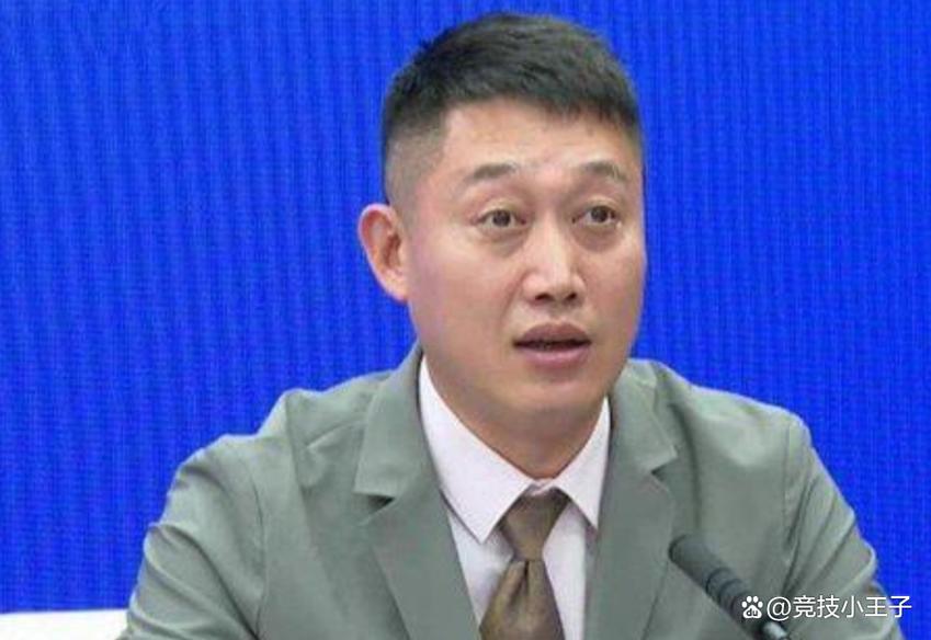 媒体人：据传王霄在辽宁铁人办公室上了一天班之后，已经离任了
