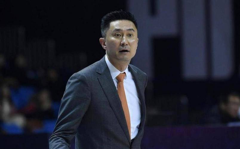 杜锋：陈家政王洪泽上一队就打首发 以前易建联陈江华都是打替补