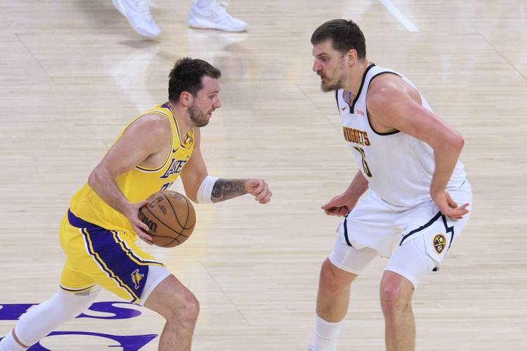 场均27+7+7的赛季：东契奇7次 詹姆斯6次 威少&约基奇3次