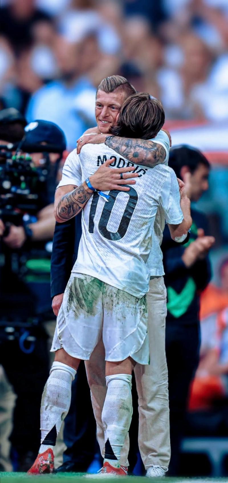 谁是最令自己印象深刻的对手?恩佐:克罗斯,另外还有莫德里奇