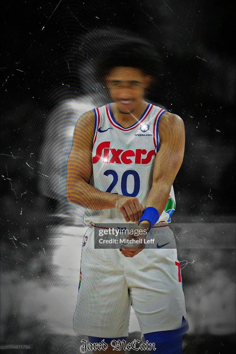 阿隆·维金斯:麦凯恩充满能量性格外向很合群 完美地融入了球队