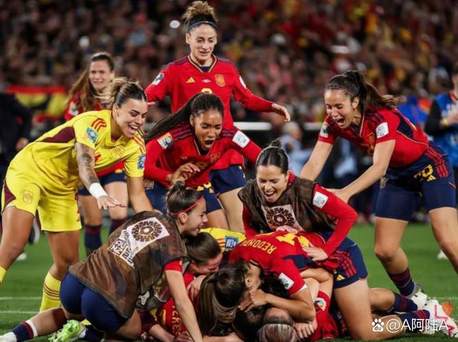 洛卡特利社媒:我被彻底摧毁,最终还是没能将这届世界杯送给大家