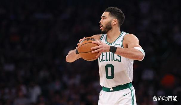 齐发力！布朗半场16中10轰24分&塔图姆13分12板4助