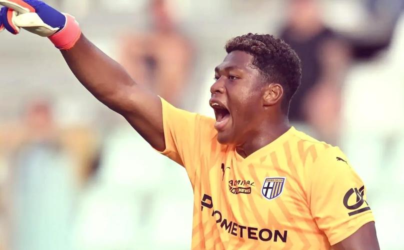 帕尔马官推称赞铃木彩艳:你带来的安全感,就像在自己家吃饭一样