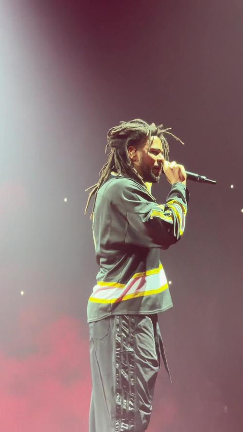 媒体人:还是同曦会玩 J.Cole能不能打是其次 就说关注度高不高吧