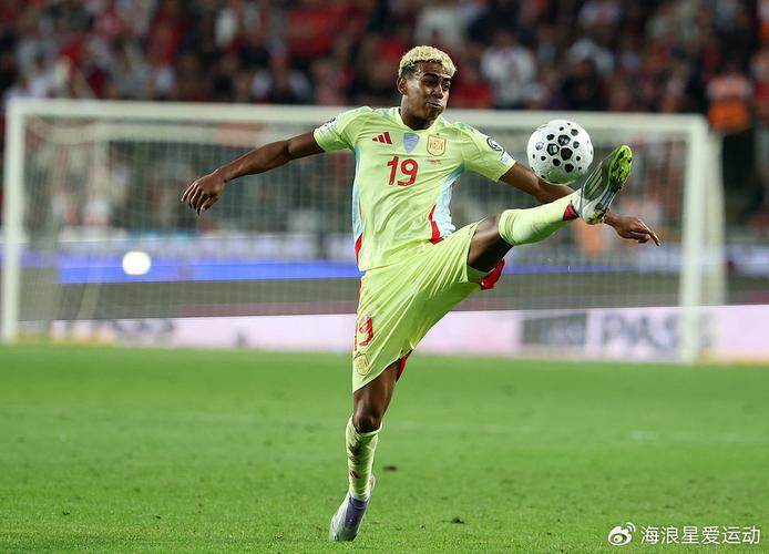 亚马尔西甲首秀以来创造165次机会,仅少于巴埃纳、拉菲尼亚