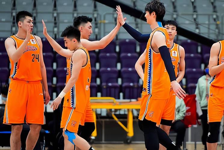 束手酒擒!福建男篮官博晒明晚对阵青岛预热海报