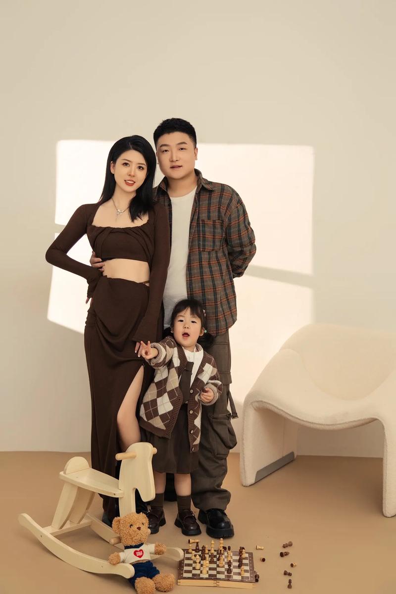 美好时光！德容妻子社媒晒一家人出游照片