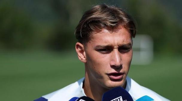 记者：马竞与亚特兰大商谈埃德森转会付款方式，总价4000万欧元