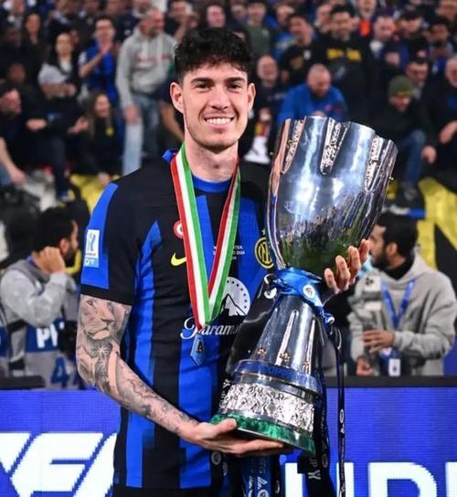 遭群嘲！巴斯托尼被P上波黑球衣，动作是国家德比假摔后的庆祝