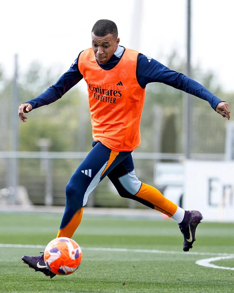 姆巴佩：梅西当时太夸张了！他样样都行，训练中射门完全百发百中