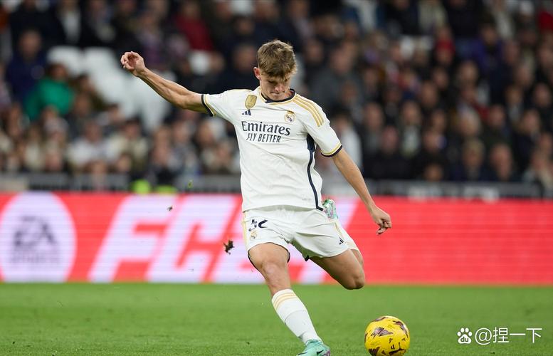 世体：皇马回购战略初见成效 900万欧就能回购身价6500万欧的帕斯