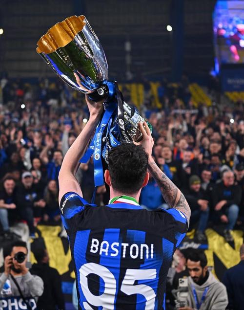 贝尔戈米:巴斯托尼应离开意大利,他是现代足球最优秀的后卫之一