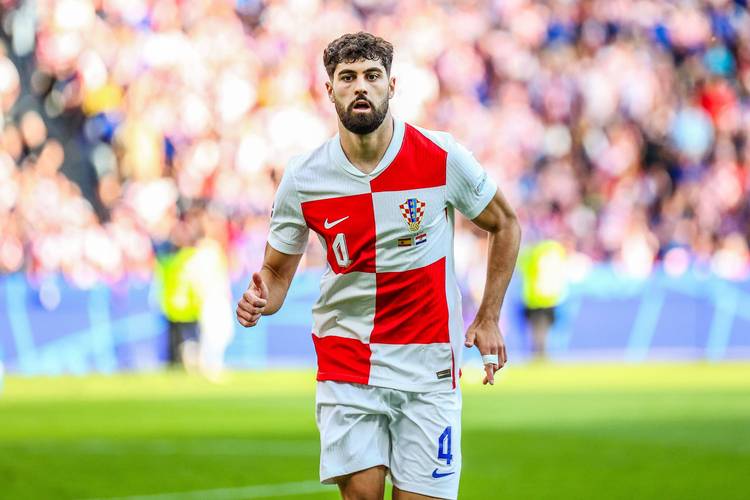 回声报：伊萨克出战曼城存疑；曼城或折损格瓦迪奥尔等三名后卫