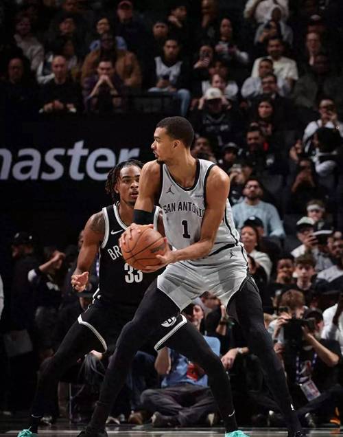 文班缺席11胜5负！马刺咋做到的 坐拥MVP候选仍打出极致团队篮球