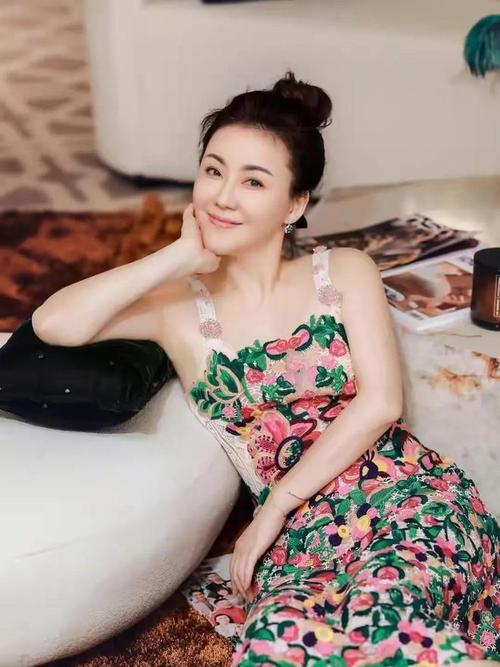 与成人影星女友分手！佩佩：我目前单身，从未谈论过结婚和给她钱