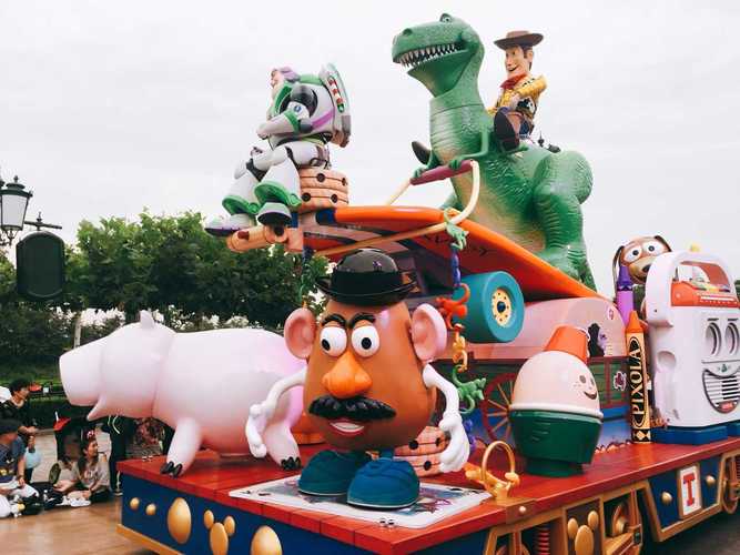 阿扎尔社媒晒与弟弟伊森游玩巴黎迪士尼合照：美好的一天