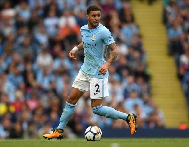 汉弗莱斯:刚入曼城更衣室时,沃克送给我一个生殖器形状的胡椒瓶