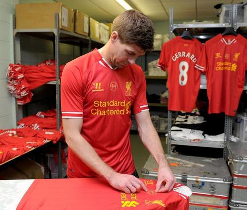 利物浦纪念希尔斯堡惨案37周年,男女足将佩戴黑纱并在开球前默哀