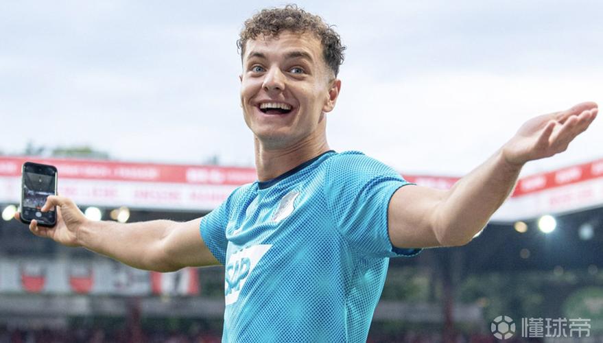 德天空:拜仁U19主帅盖达罗夫将离任,多家俱乐部询问他的情况