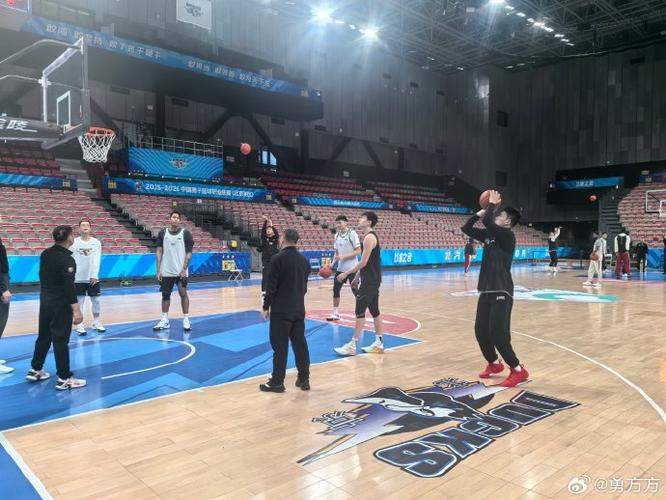 来自队长的肯定！翟晓川晒与张鹏珲的庆祝照：这小先生不错