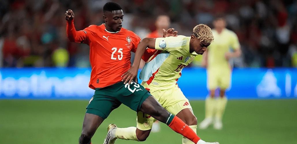 库库雷利亚：最喜欢的左后卫是门德斯 球迷口号并非针对亚马尔