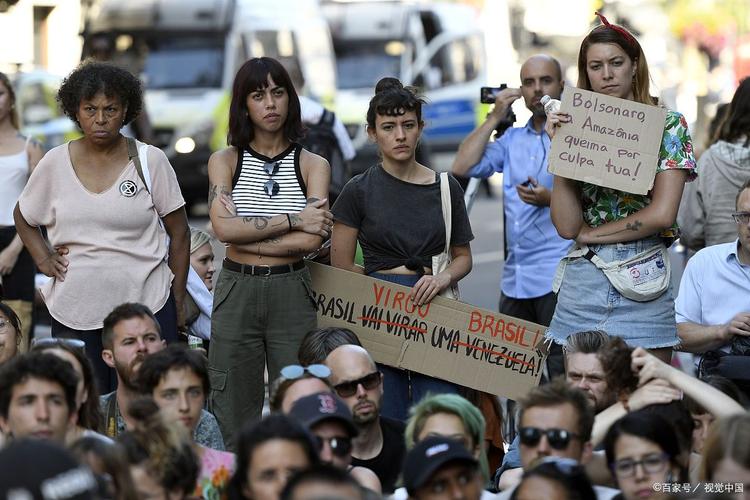 恩里克谈西班牙友谊赛歧视事件：不予评论，反对任何形式的暴力