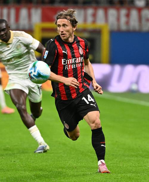 意天空:米兰将在本周六进行公开训练,预计有2000球迷现场观看