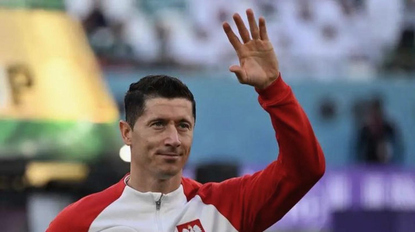 罗马诺:目前莱万并不是尤文的首要目标,尤文不愿承担他的薪资