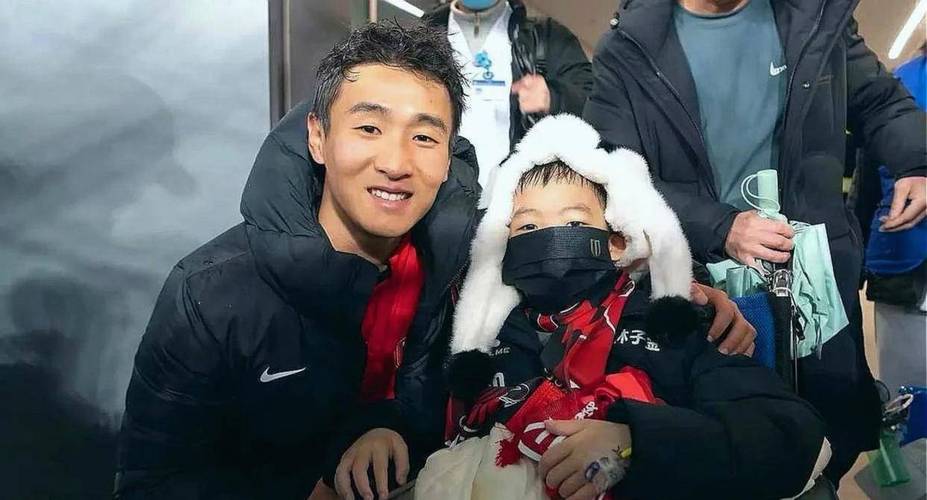 韦世豪：费利佩生日+戴帽会比较开心 靠近角球区会用大力手抛球