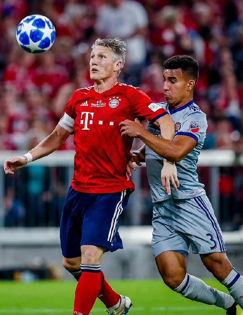 埃格施泰因联赛19次对阵拜仁未尝胜绩，现役德甲球员无人比他更多