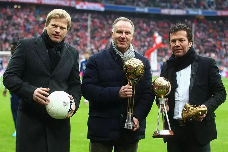 卡恩:伯纳乌的氛围令人生畏,你感觉一切都在把你往下压