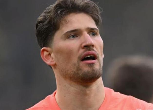 法媒:拜仁、切尔西、纽卡关注多特门将科贝尔