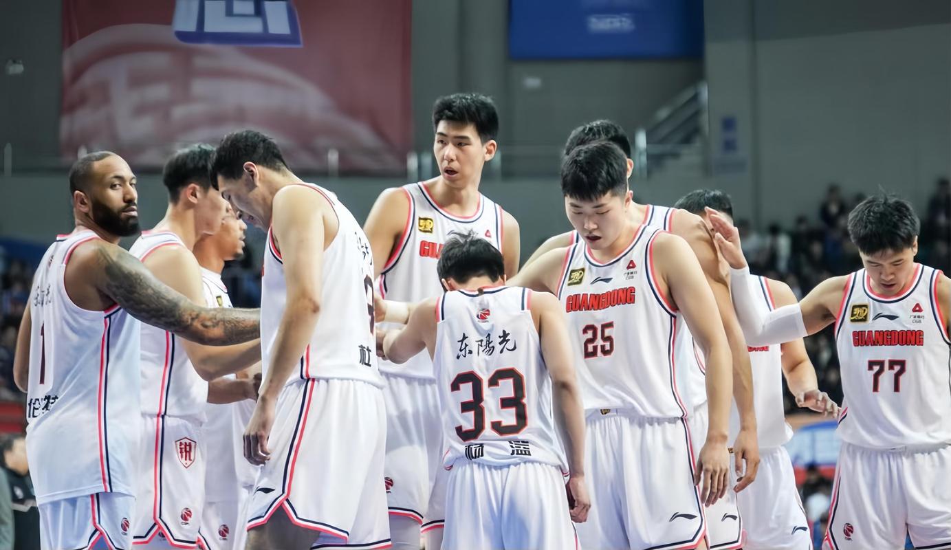 进攻流畅！媒体人：20分大胜 广东本赛季第一次战胜冲冠级别球队