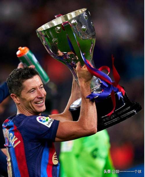 莱万单赛季西甲替补打进6球追平梅西、费兰,仅次于8球的皮济