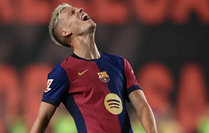 龙赛罗社媒：马丁犯规是本赛季最明显的红牌，巴萨永远12人作战