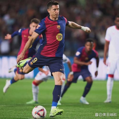 替补打进绝杀！莱万社媒晒庆祝照：再添三分，更进一步！